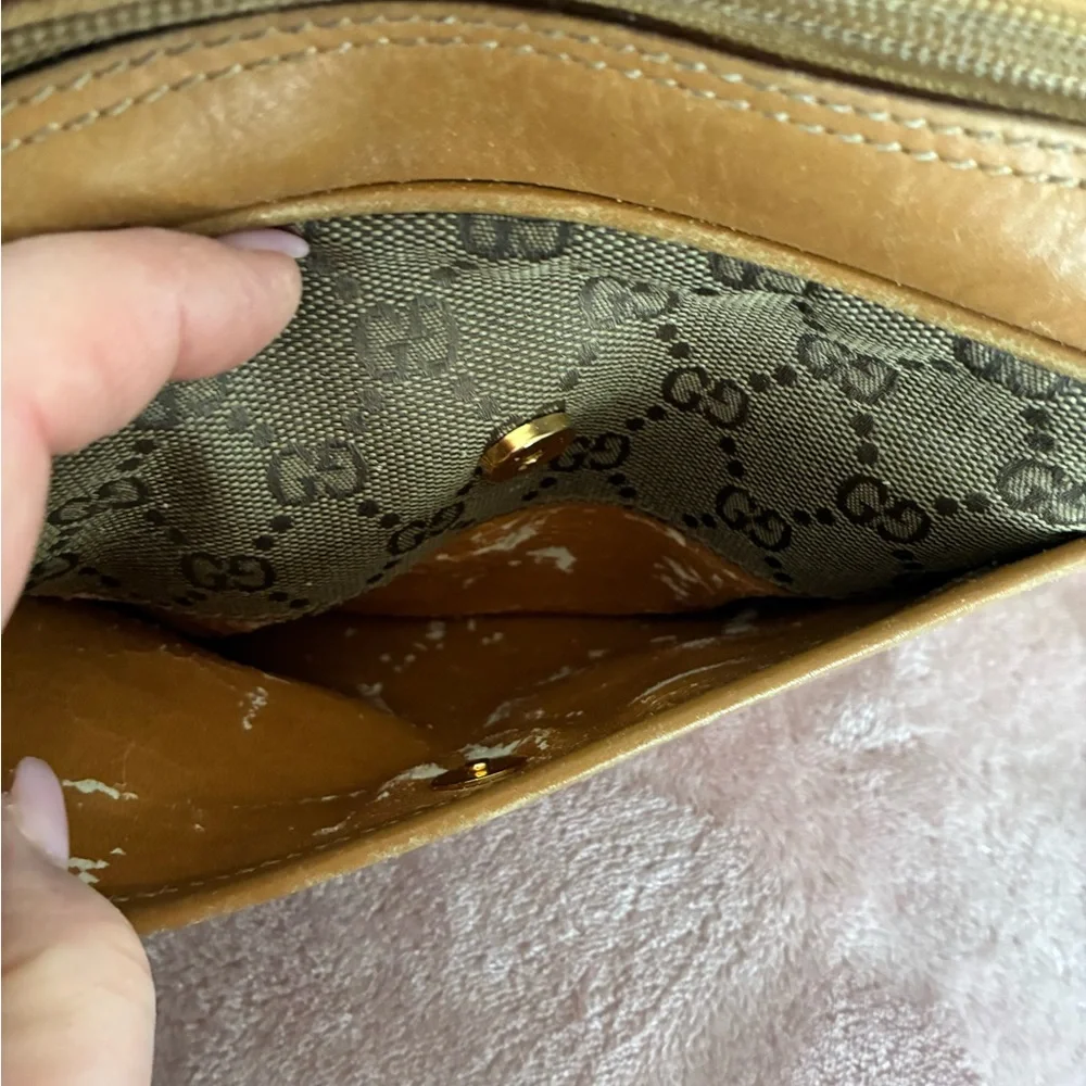 Authentic Gucci Tan and Brown Vintage Crossbody Bag - Rare - Picture 15 of 16